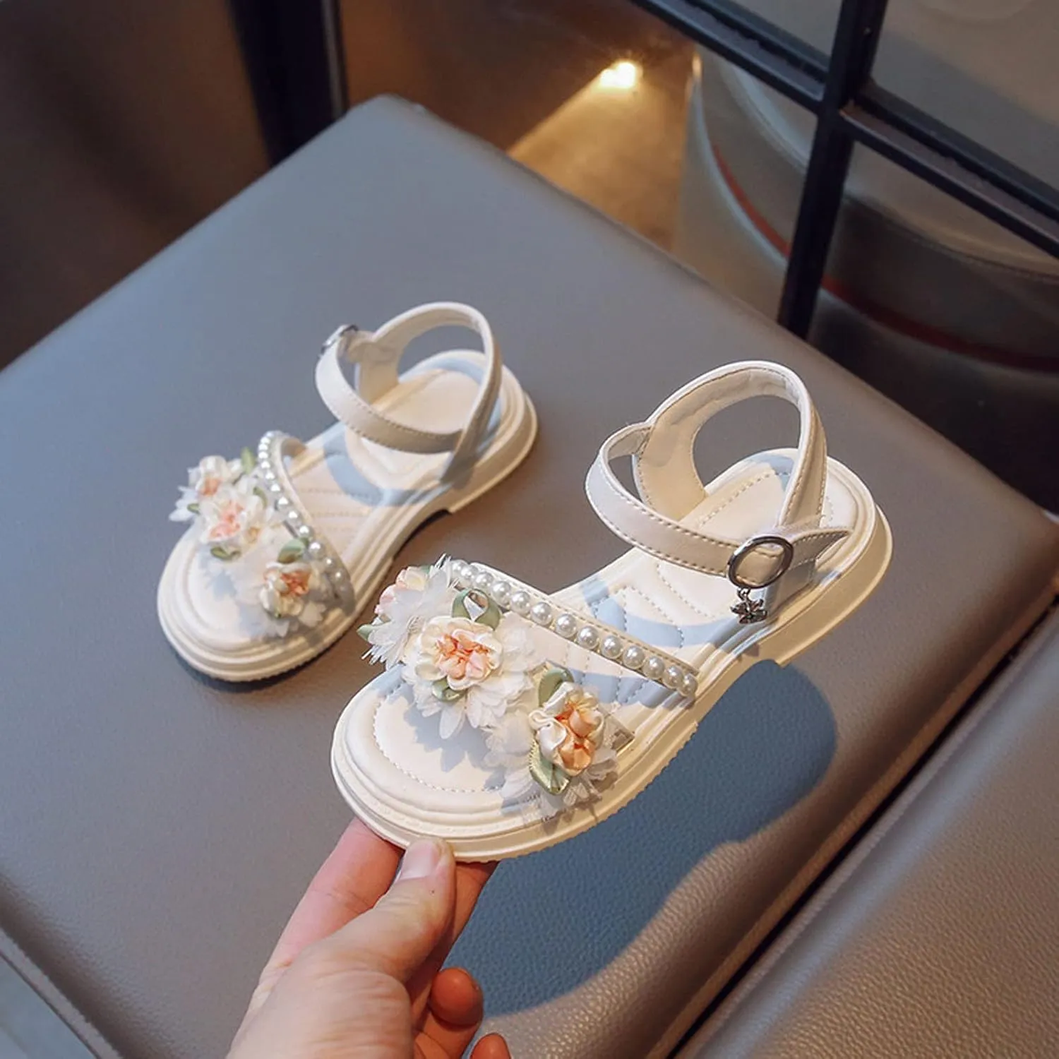 Girls Dress Sandals Summer New Soft and Lightweight Rubber Bottom Beaded Flower Fashion Personality Girl Sandals (Beige, 3 Big Kids)