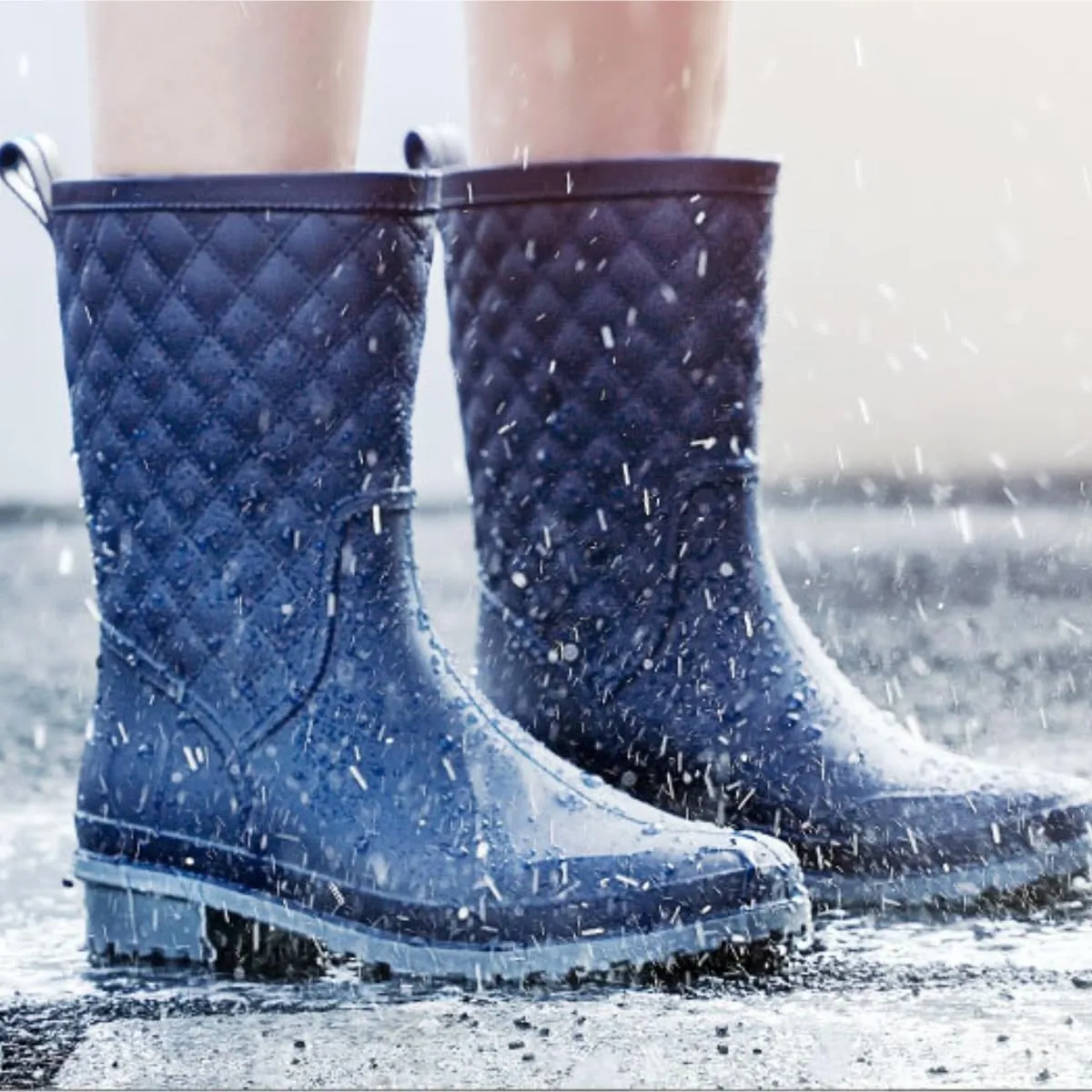 Outdoor Work Booties Women's Mid Tube Anti Slip Water Shoes Plastic Waterproof Outdoor Rain Boots Outdoor Gardening Work