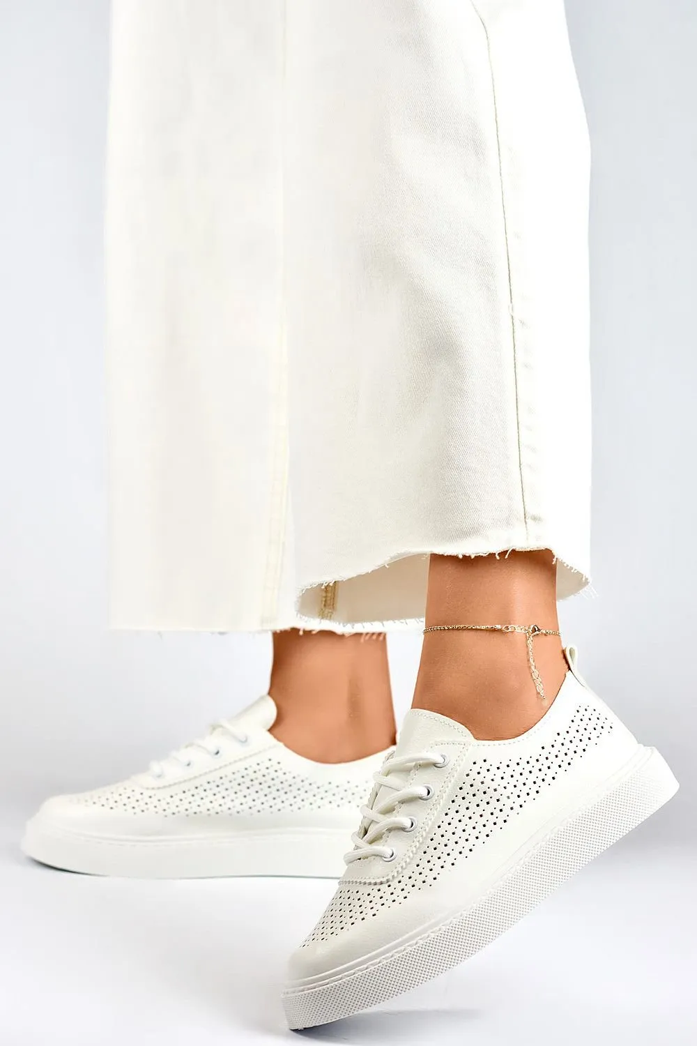 TEEK - Solid Strollin Sneakers