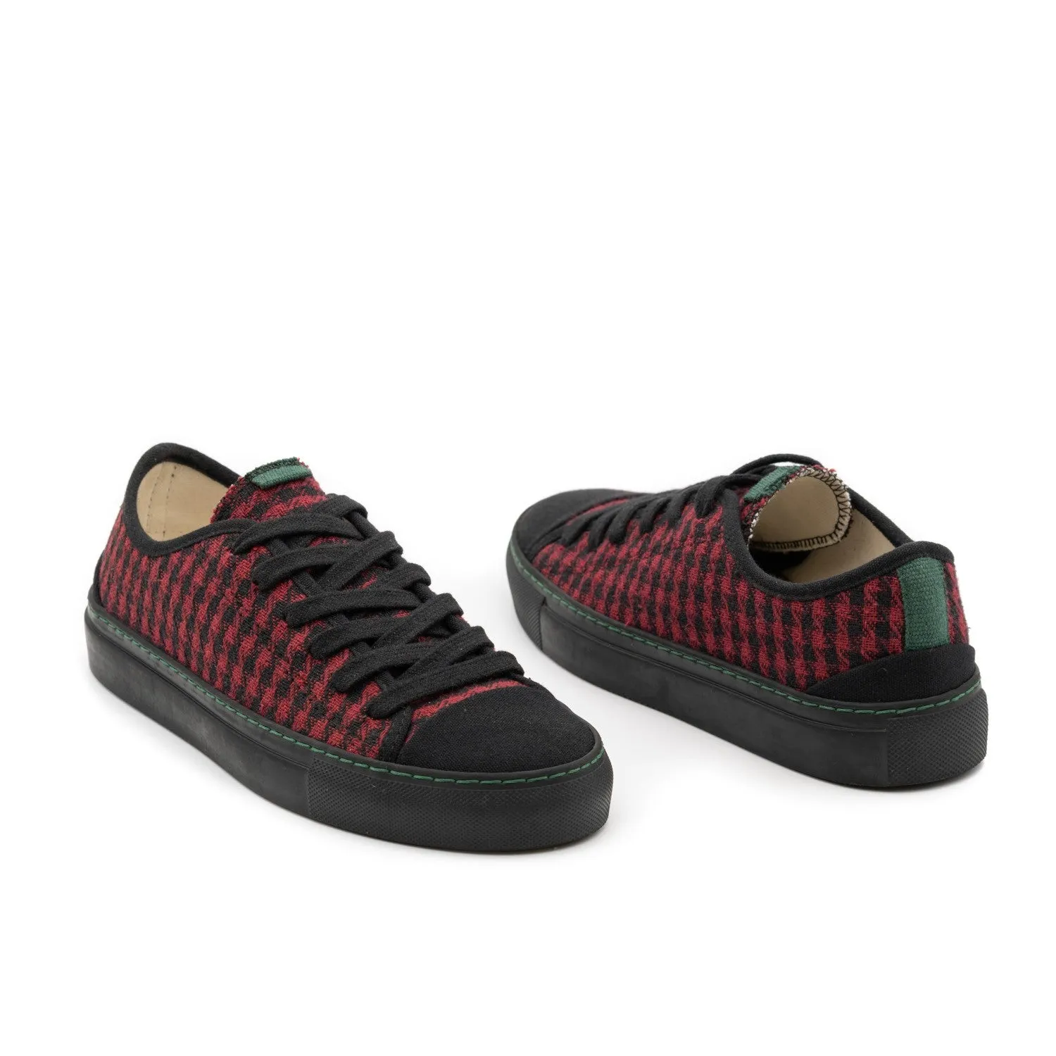 Vegan sneaker red MOB001