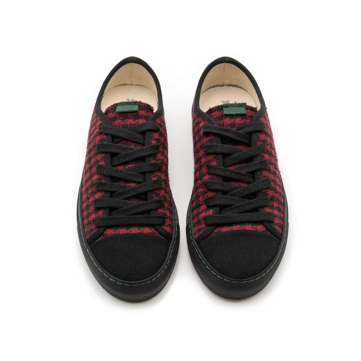 Vegan sneaker red MOB001