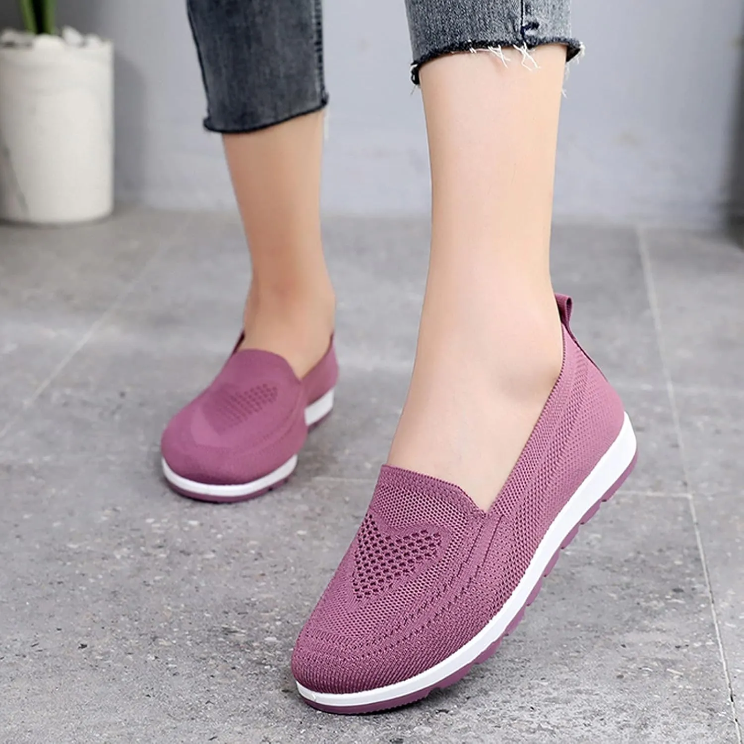 Women's Slip On Sneakers Shoes Closed Toe Walking Sneakers Thick Sole Running Hiking Sneaker Beach Summer Sandals