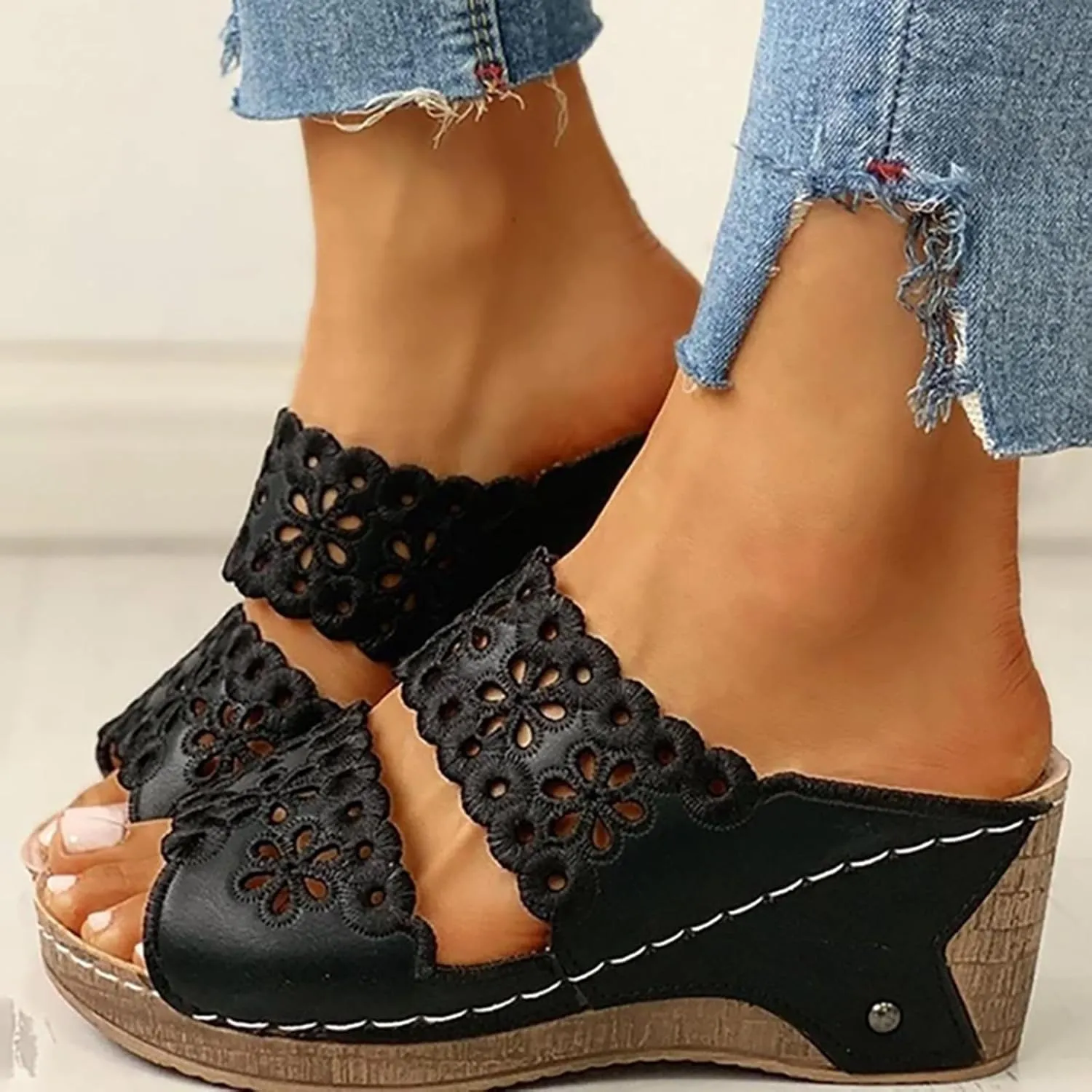 Womens Slippers 2025 Wide Width Sandals with Arch Support Wedge Sandals for Women Casual Summer Slip-on Slippers Fashion Trendy Dressy Beach Holllow Shoe Casual Flip Flops Slipper 2025