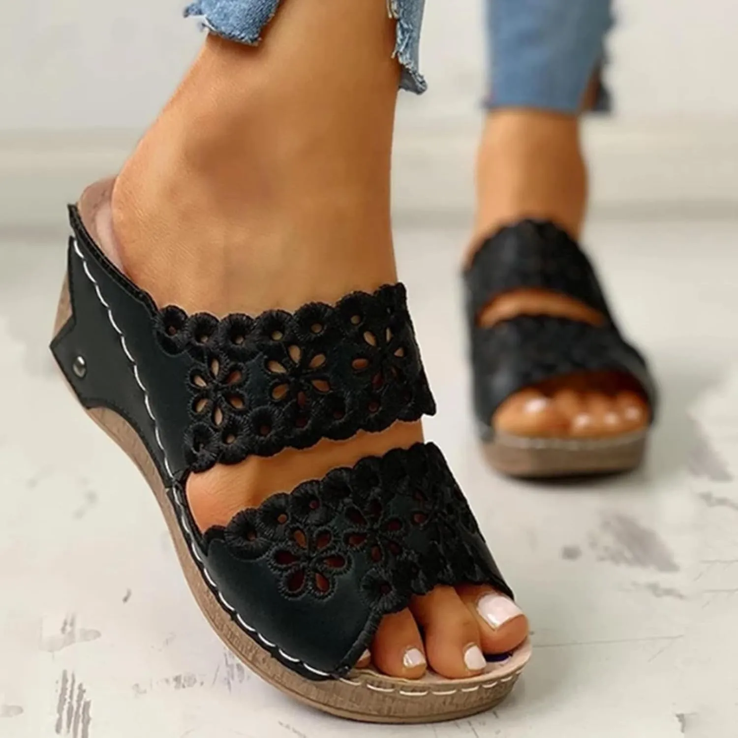 Womens Slippers 2025 Wide Width Sandals with Arch Support Wedge Sandals for Women Casual Summer Slip-on Slippers Fashion Trendy Dressy Beach Holllow Shoe Casual Flip Flops Slipper 2025